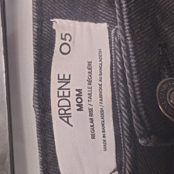 Ardene mom black regular rise jeans size w30 8-10 - Picture 3 of 4